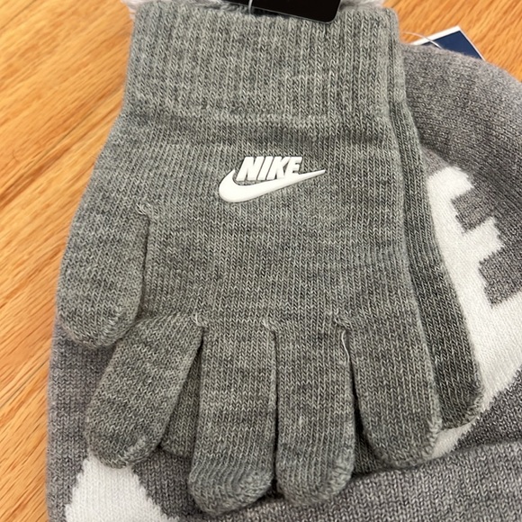 NWT boys hat and glove set - Picture 3 of 4